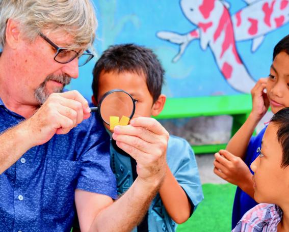 Scott & Children in Yogyakarta