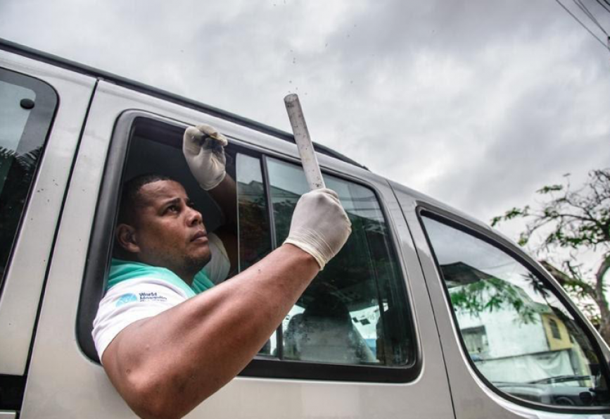 WMP Brazil staff releasing Wolbachia-carrying mosquitos in Niterói